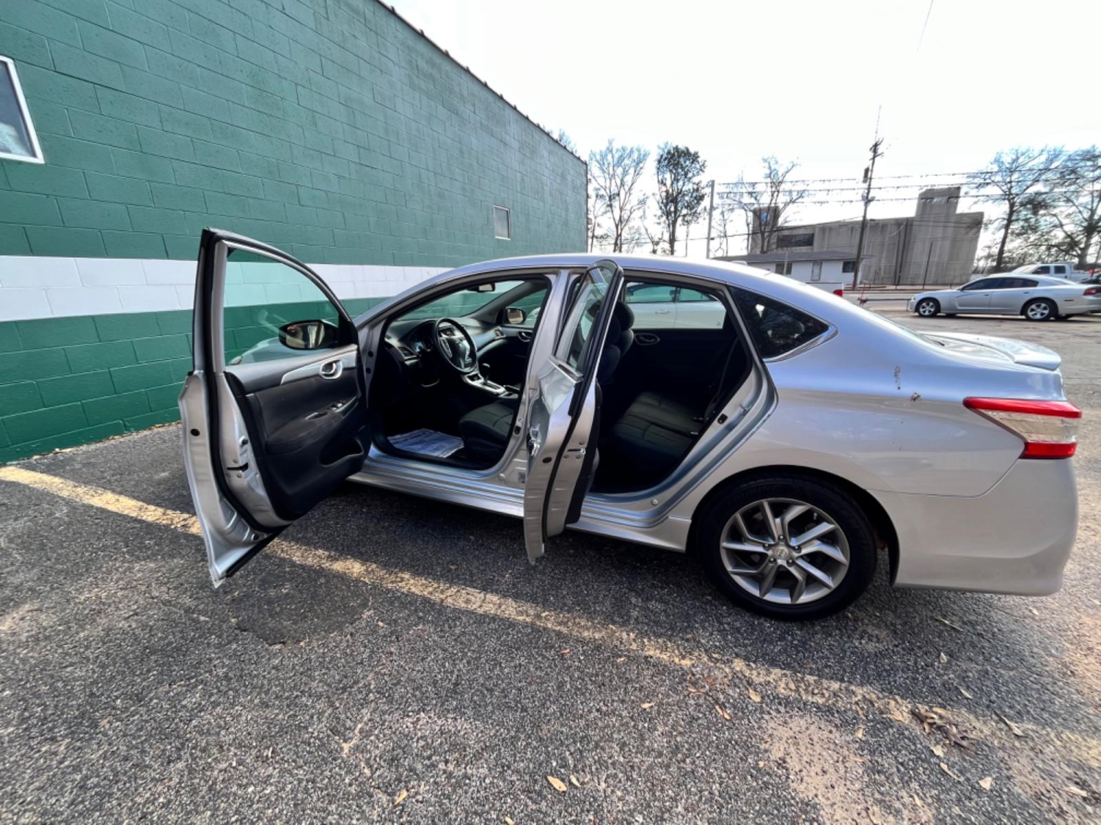 2013 Nissan Sentra S 6MT (3N1AB7AP4DL) with an 2.0L L4 DOHC 16V engine, 6-Speed Manual transmission, located at 307 West Marshall Avenue, Longview, TX, 75601, (903) 753-3091, 32.500828, -94.742577 - Photo #2