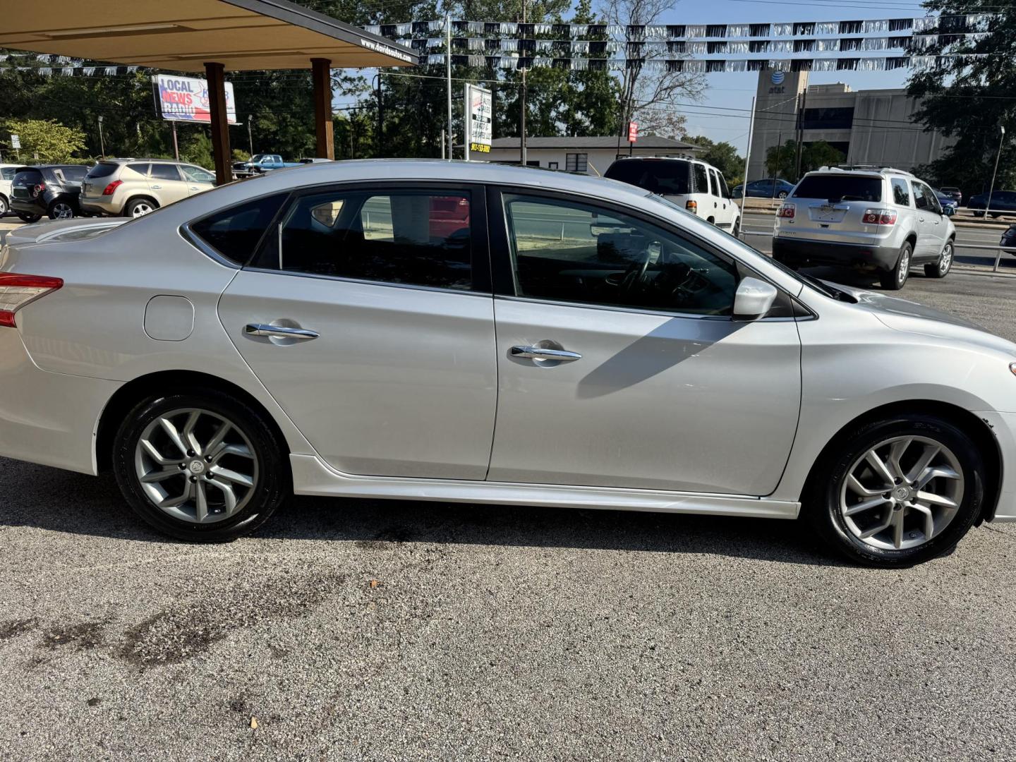 2013 SILVER Nissan Sentra S 6MT (3N1AB7AP4DL) with an 2.0L L4 DOHC 16V engine, 6-Speed Manual transmission, located at 307 West Marshall Avenue, Longview, TX, 75601, (903) 753-3091, 32.500828, -94.742577 - Photo#2