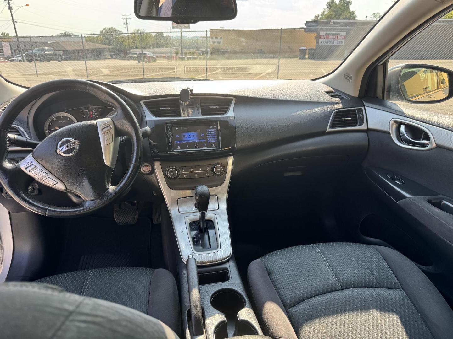2013 SILVER Nissan Sentra S 6MT (3N1AB7AP4DL) with an 2.0L L4 DOHC 16V engine, 6-Speed Manual transmission, located at 307 West Marshall Avenue, Longview, TX, 75601, (903) 753-3091, 32.500828, -94.742577 - Photo#4