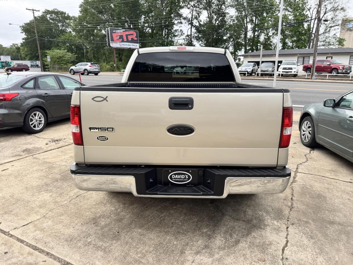 2008 TAN Ford F-150 Lariat SuperCrew 2WD (1FTRW12W48K) with an 4.6L V8 SOHC 16V engine, 4-Speed Automatic Overdrive transmission, located at 307 West Marshall Avenue, Longview, TX, 75601, (903) 753-3091, 32.500828, -94.742577 - Photo#2