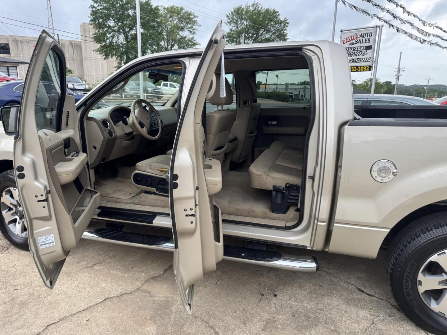 2008 TAN Ford F-150 Lariat SuperCrew 2WD (1FTRW12W48K) with an 4.6L V8 SOHC 16V engine, 4-Speed Automatic Overdrive transmission, located at 307 West Marshall Avenue, Longview, TX, 75601, (903) 753-3091, 32.500828, -94.742577 - Photo#4