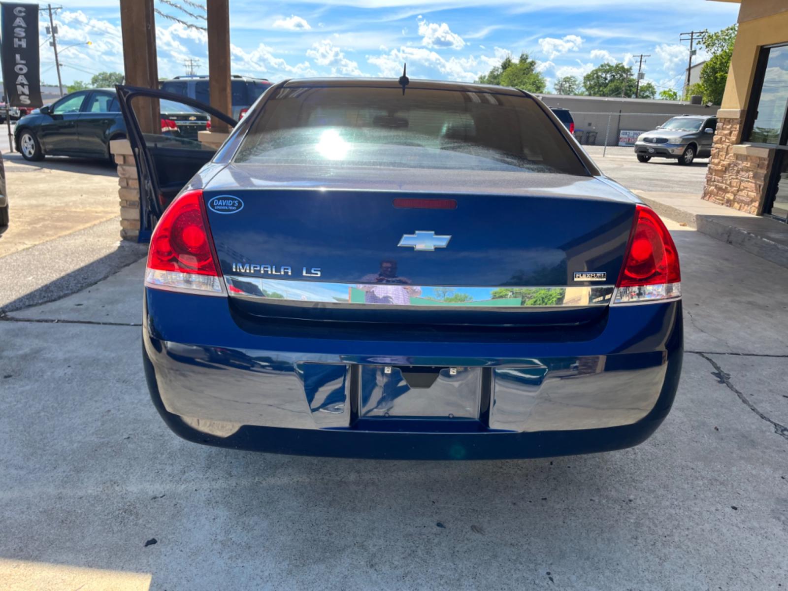 2008 BLUE Chevrolet Impala LS (2G1WB58K181) with an 3.5L V6 OHV 16V FFV engine, 4-Speed Automatic Overdrive transmission, located at 307 West Marshall Avenue, Longview, TX, 75601, (903) 753-3091, 32.500828, -94.742577 - Photo #4