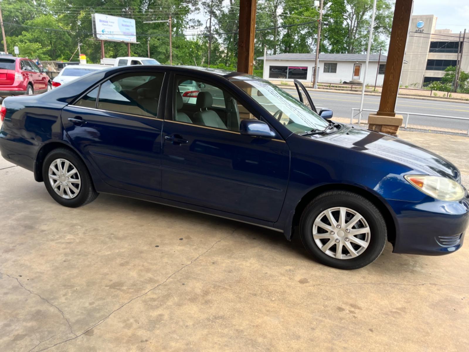2005 BLUE Toyota Camry LE (4T1BE32K35U) with an 2.4L L4 DOHC 16V engine, located at 307 West Marshall Avenue, Longview, TX, 75601, (903) 753-3091, 32.500828, -94.742577 - Photo #0