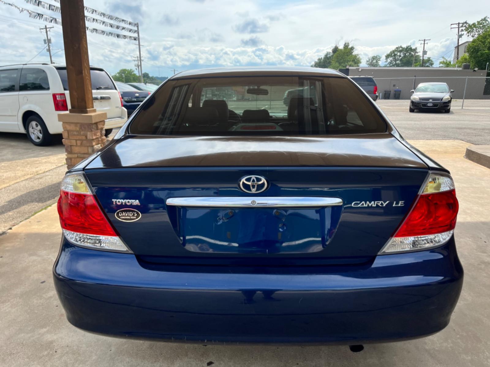 2005 BLUE Toyota Camry LE (4T1BE32K35U) with an 2.4L L4 DOHC 16V engine, located at 307 West Marshall Avenue, Longview, TX, 75601, (903) 753-3091, 32.500828, -94.742577 - Photo #6
