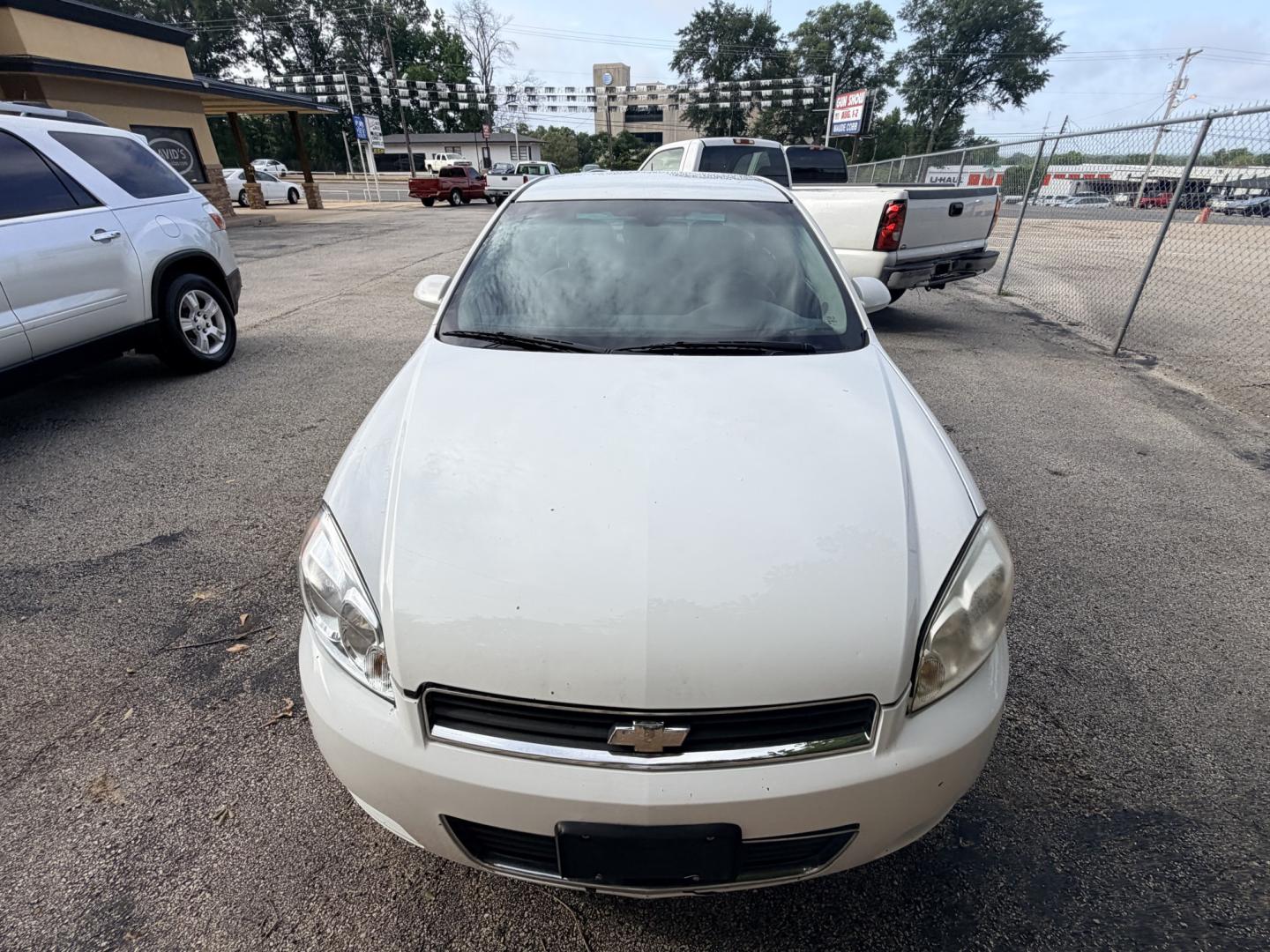 2010 White Chevrolet Impala LS (2G1WA5EK1A1) with an 3.5L V6 OHV 16V FFV engine, 4-Speed Automatic Overdrive transmission, located at 307 West Marshall Avenue, Longview, TX, 75601, (903) 753-3091, 32.500828, -94.742577- Photo#0