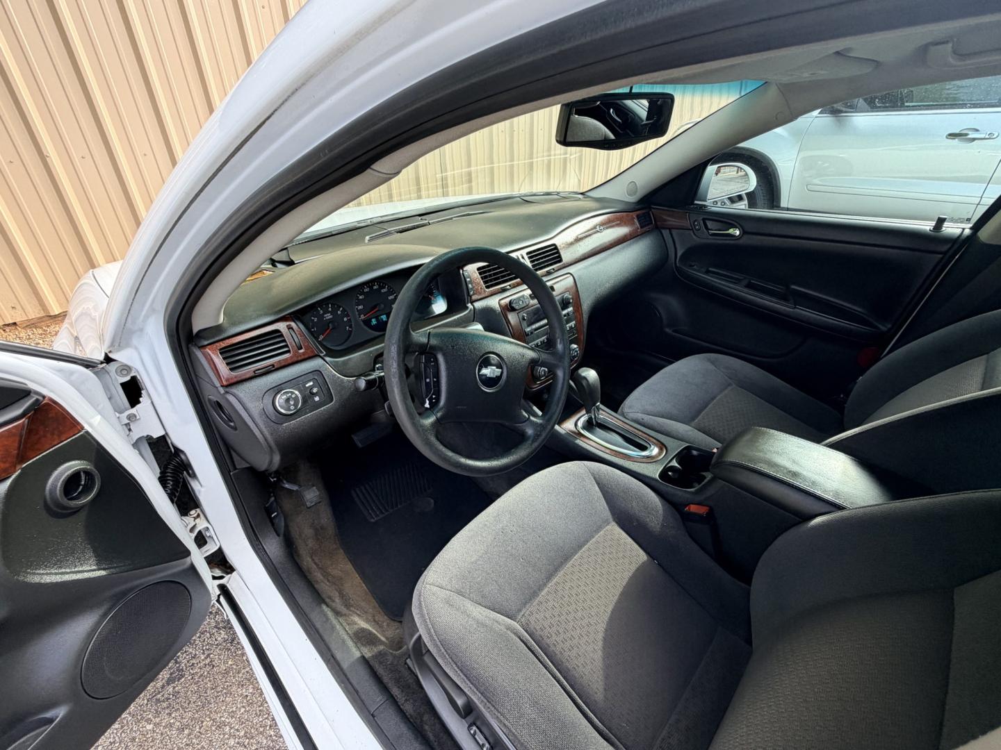 2010 White Chevrolet Impala LS (2G1WA5EK1A1) with an 3.5L V6 OHV 16V FFV engine, 4-Speed Automatic Overdrive transmission, located at 307 West Marshall Avenue, Longview, TX, 75601, (903) 753-3091, 32.500828, -94.742577- Photo#2