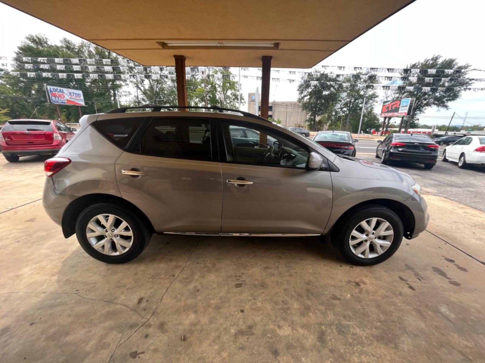 2012 GRAY Nissan Murano SV (JN8AZ1MU1CW) with an 3.5L V6 DOHC 24V engine, Continuously Variable Transmission transmission, located at 307 West Marshall Avenue, Longview, TX, 75601, (903) 753-3091, 32.500828, -94.742577 - Photo #2