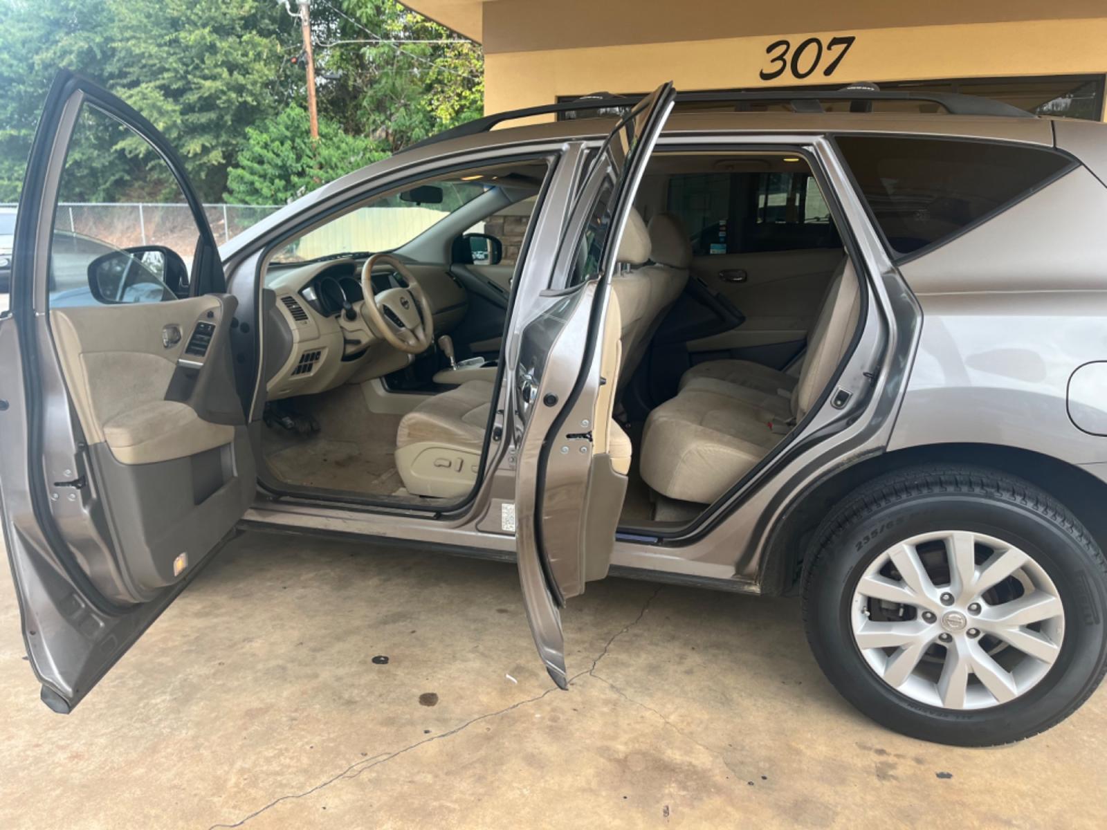 2012 GRAY Nissan Murano SV (JN8AZ1MU1CW) with an 3.5L V6 DOHC 24V engine, Continuously Variable Transmission transmission, located at 307 West Marshall Avenue, Longview, TX, 75601, (903) 753-3091, 32.500828, -94.742577 - Photo #4
