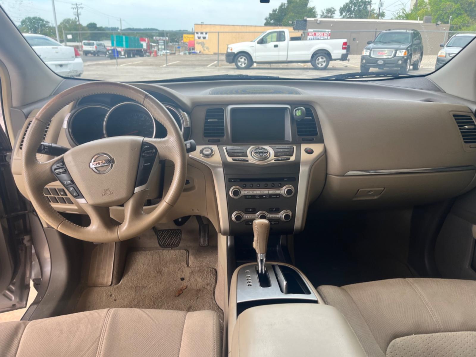 2012 GRAY Nissan Murano SV (JN8AZ1MU1CW) with an 3.5L V6 DOHC 24V engine, Continuously Variable Transmission transmission, located at 307 West Marshall Avenue, Longview, TX, 75601, (903) 753-3091, 32.500828, -94.742577 - Photo #5
