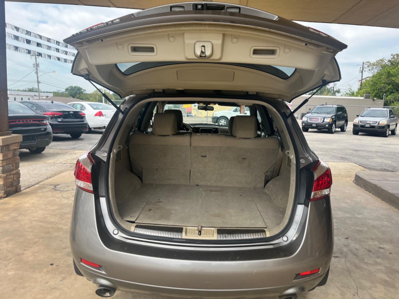 2012 GRAY Nissan Murano SV (JN8AZ1MU1CW) with an 3.5L V6 DOHC 24V engine, Continuously Variable Transmission transmission, located at 307 West Marshall Avenue, Longview, TX, 75601, (903) 753-3091, 32.500828, -94.742577 - Photo #6