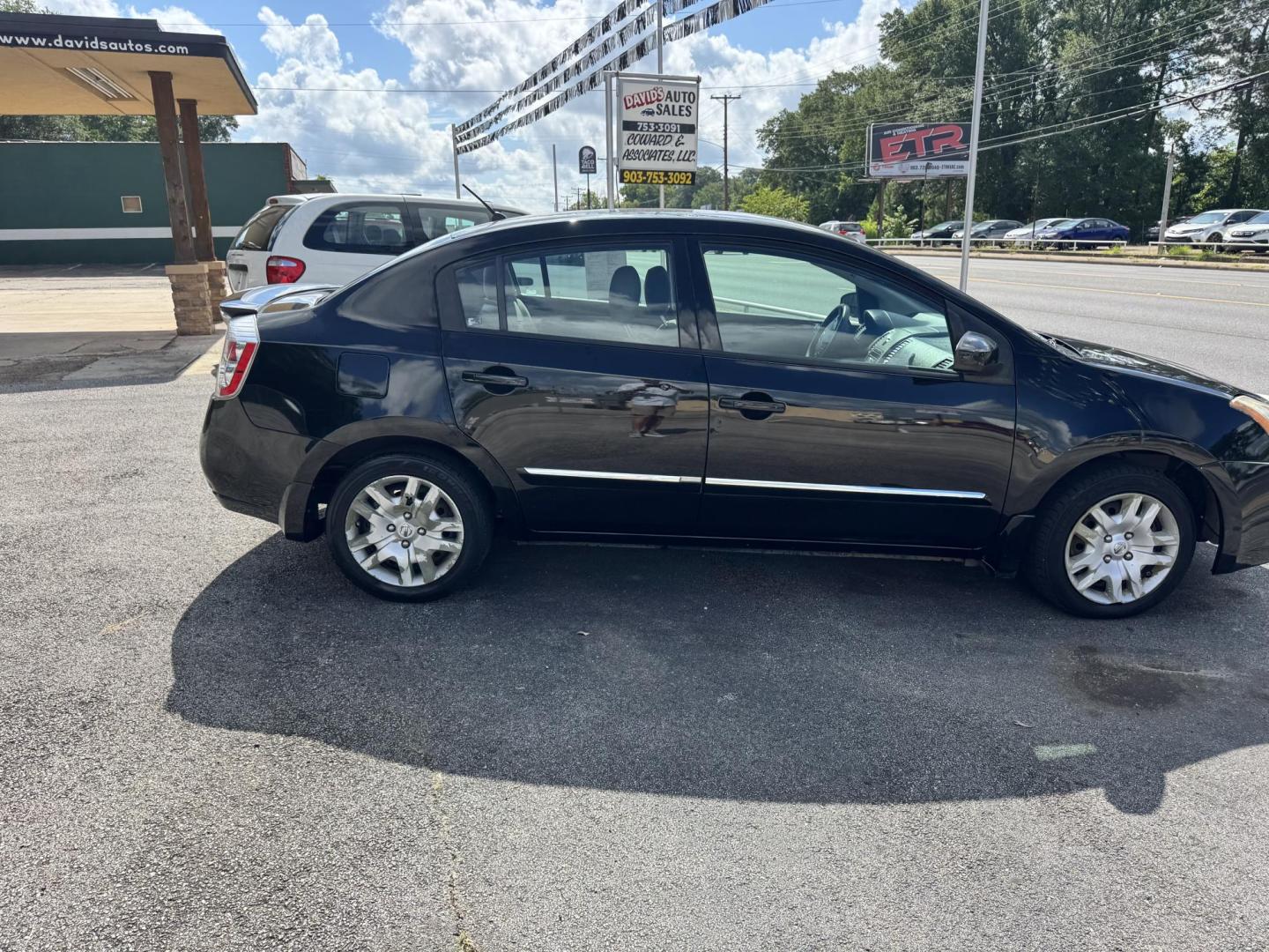 2012 BLACK Nissan Sentra 2.0 (3N1AB6AP2CL) with an 2.0L L4 DOHC 16V engine, Continuously Variable Transmission transmission, located at 307 West Marshall Avenue, Longview, TX, 75601, (903) 753-3091, 32.500828, -94.742577 - Photo#1