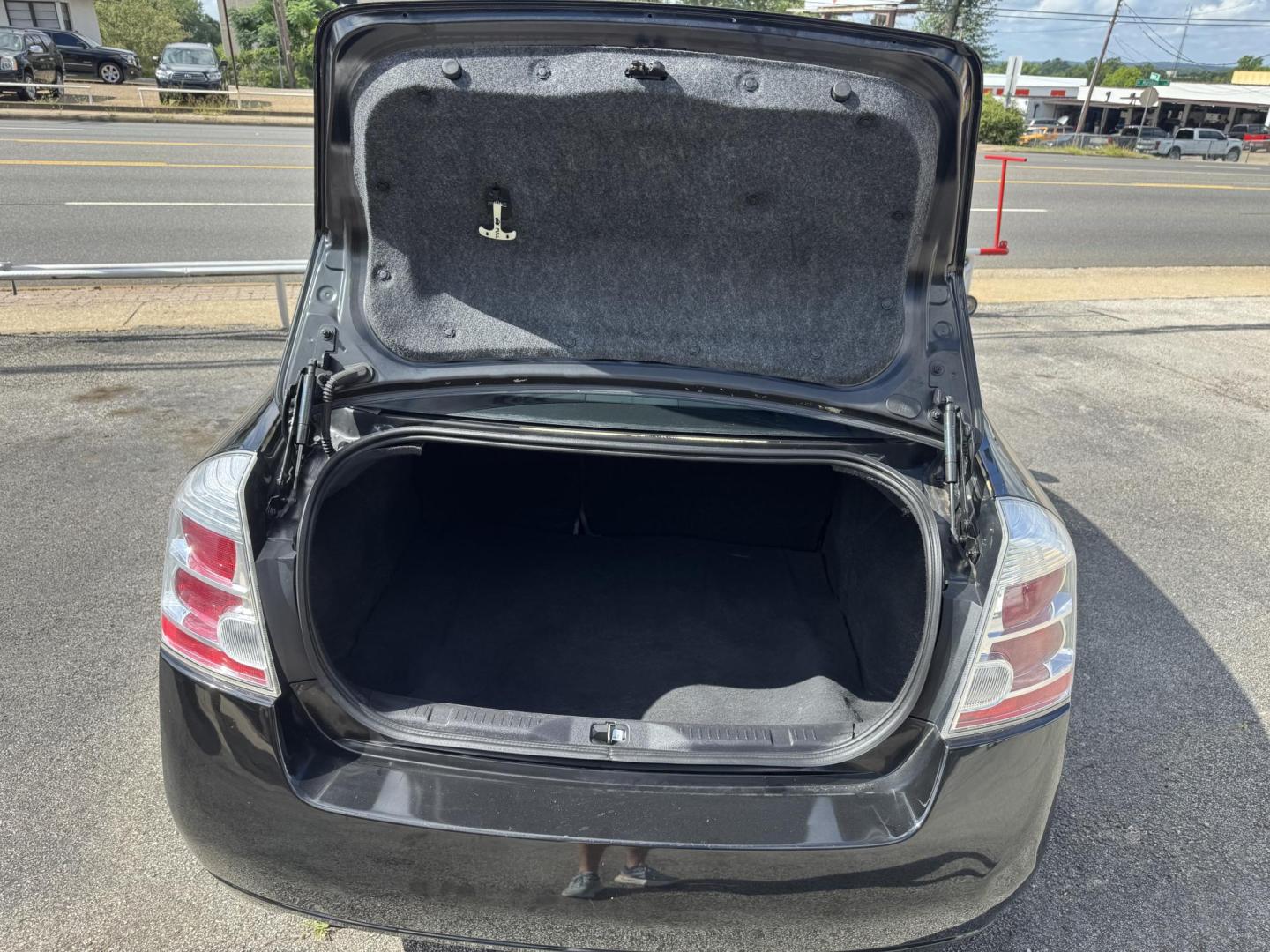 2012 BLACK Nissan Sentra 2.0 (3N1AB6AP2CL) with an 2.0L L4 DOHC 16V engine, Continuously Variable Transmission transmission, located at 307 West Marshall Avenue, Longview, TX, 75601, (903) 753-3091, 32.500828, -94.742577 - Photo#6