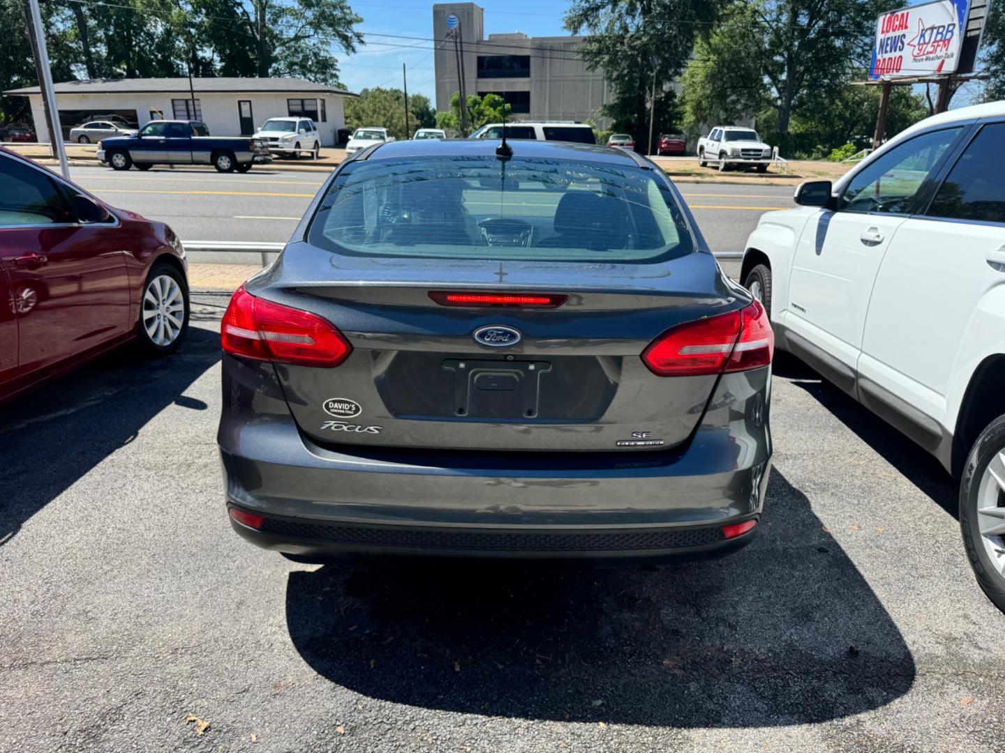 2016 GRAY Ford Focus SE Sedan (1FADP3F20GL) with an 2.0L L4 DOHC 16V engine, located at 307 West Marshall Avenue, Longview, TX, 75601, (903) 753-3091, 32.500828, -94.742577 - Photo#3