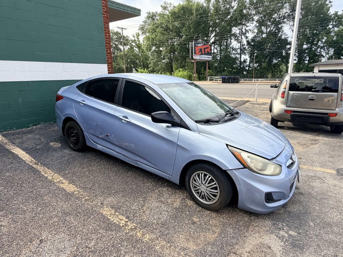 2014 BLUE Hyundai Accent GLS 4-Door (KMHCT4AE6EU) with an 1.6L L4 DOHC 16V engine, located at 307 West Marshall Avenue, Longview, TX, 75601, (903) 753-3091, 32.500828, -94.742577- Photo#0
