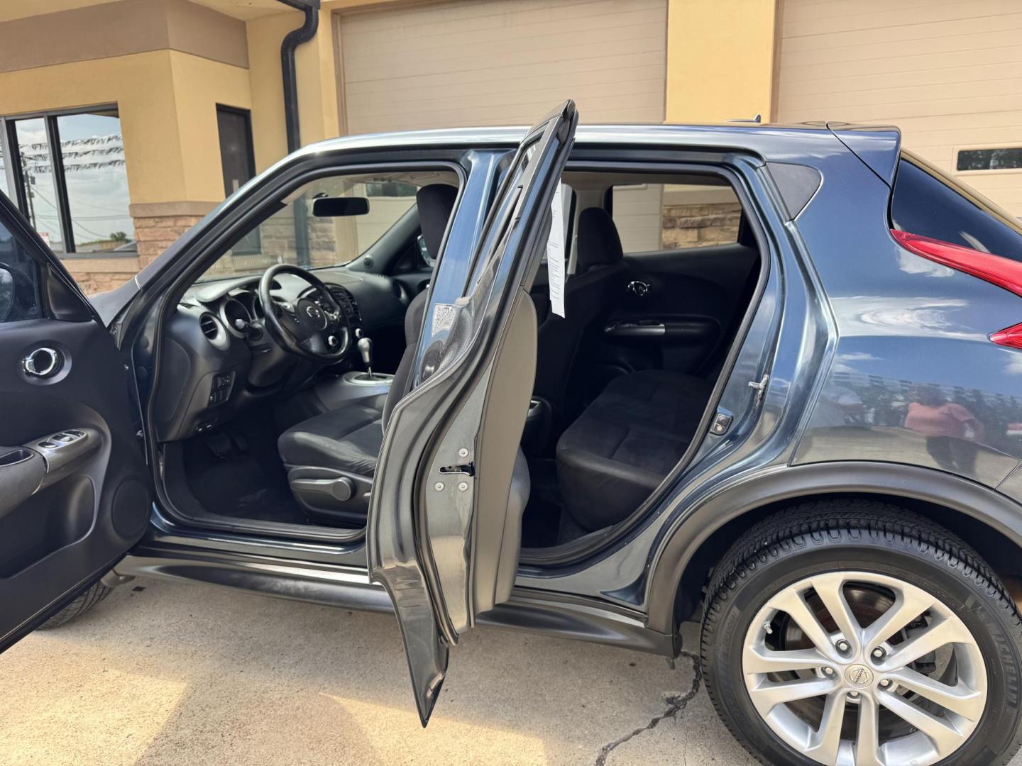 2014 BLUE Nissan Juke S FWD (JN8AF5MR6ET) with an 1.6L L4 DOHC 16V engine, Continuously Variable Transmission transmission, located at 307 West Marshall Avenue, Longview, TX, 75601, (903) 753-3091, 32.500828, -94.742577 - Photo#5