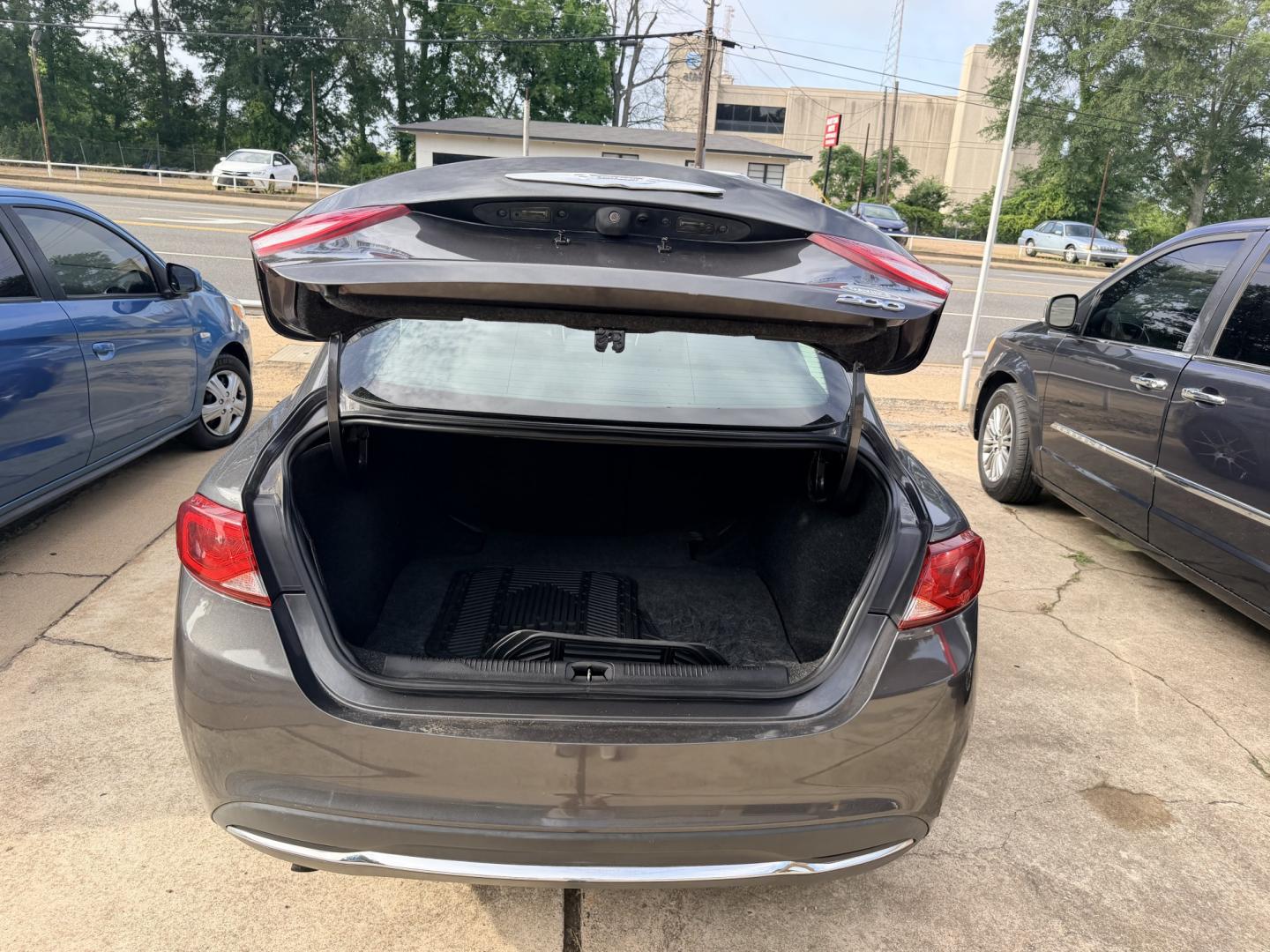 2015 Chrysler 200 Limited - Photo 6