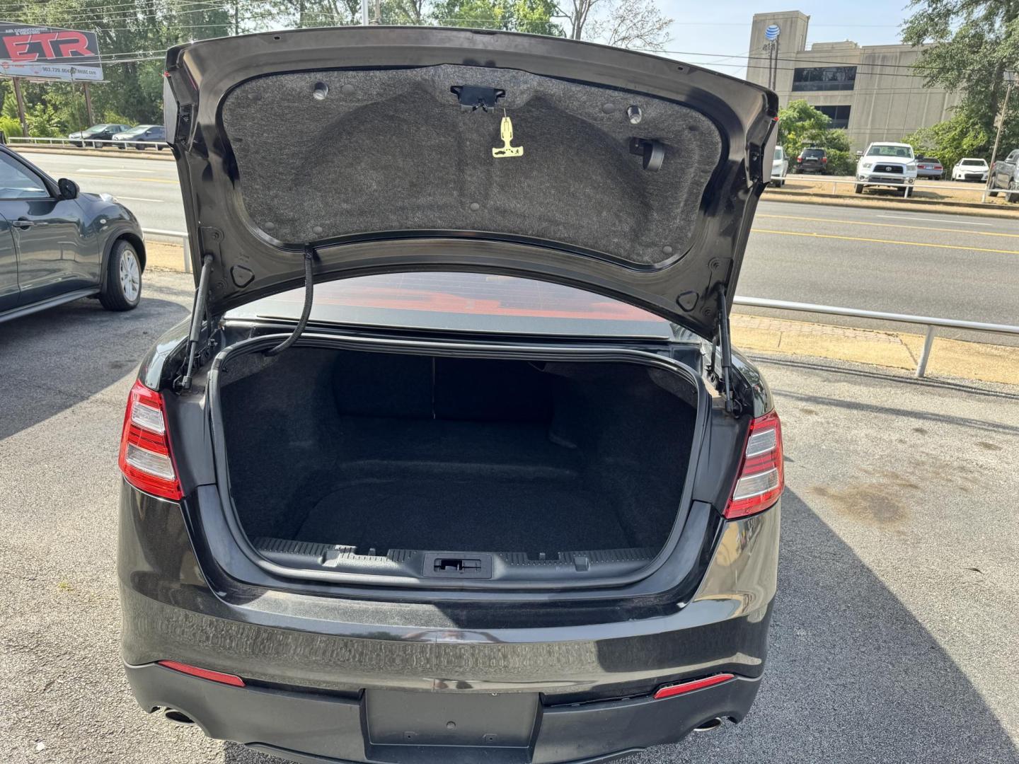 2014 BLACK Ford Taurus SE FWD (1FAHP2D82EG) with an 3.5L V6 DOHC 24V engine, 6-Speed Automatic transmission, located at 307 West Marshall Avenue, Longview, TX, 75601, (903) 753-3091, 32.500828, -94.742577 - Photo#6