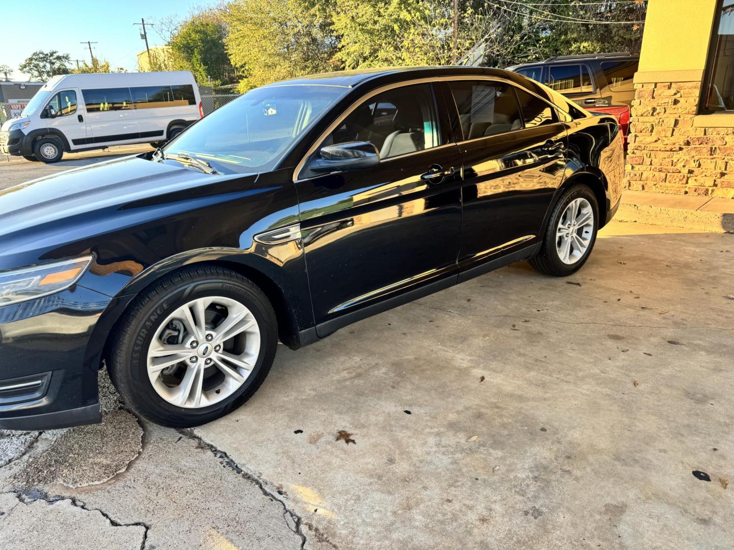 2018 BLACK Ford Taurus SEL FWD (1FAHP2E81JG) with an 3.5L V6 DOHC 24V engine, 6A transmission, located at 307 West Marshall Avenue, Longview, TX, 75601, (903) 753-3091, 32.500828, -94.742577 - Photo#1