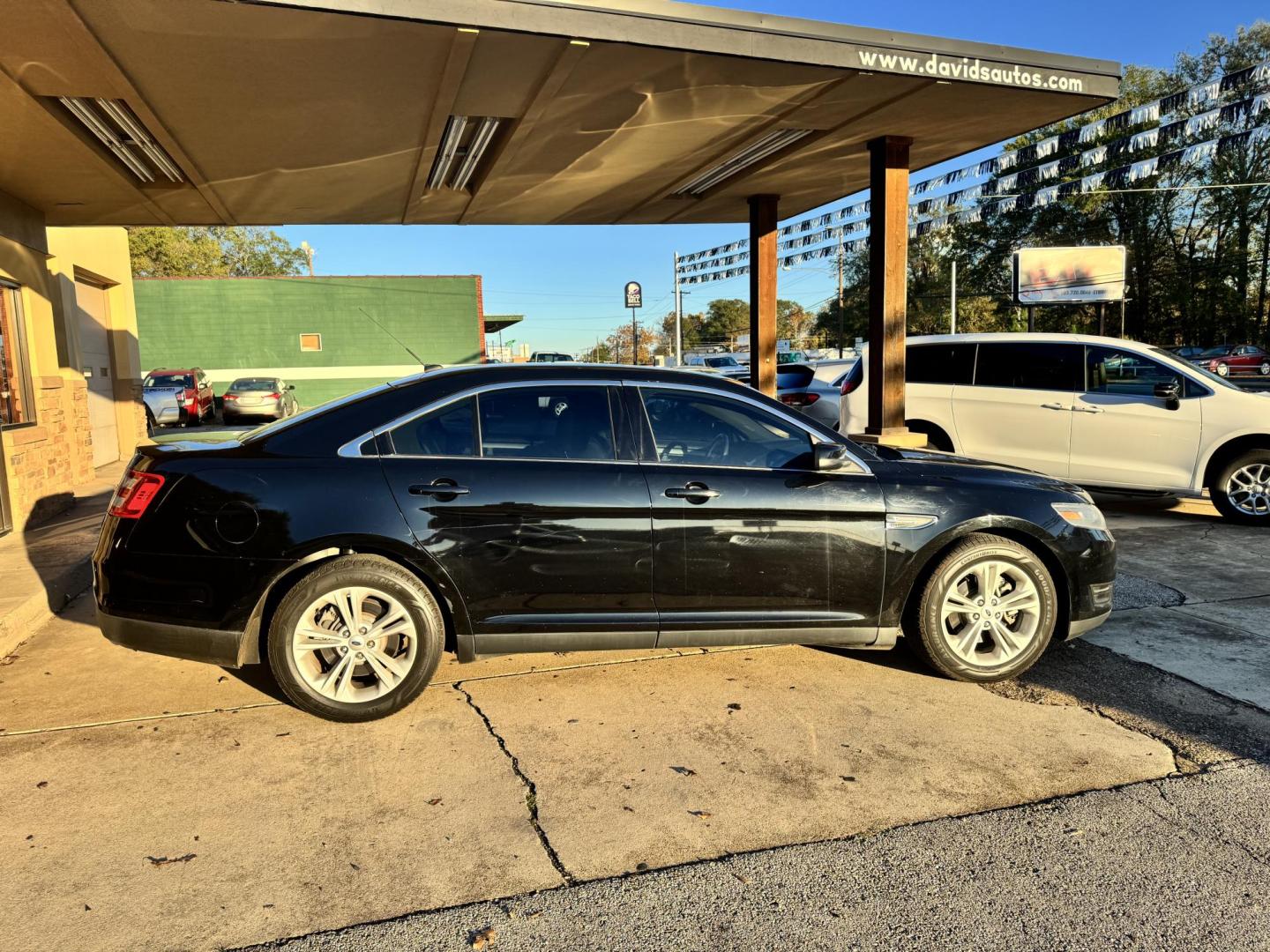2018 BLACK Ford Taurus SEL FWD (1FAHP2E81JG) with an 3.5L V6 DOHC 24V engine, 6A transmission, located at 307 West Marshall Avenue, Longview, TX, 75601, (903) 753-3091, 32.500828, -94.742577 - Photo#2