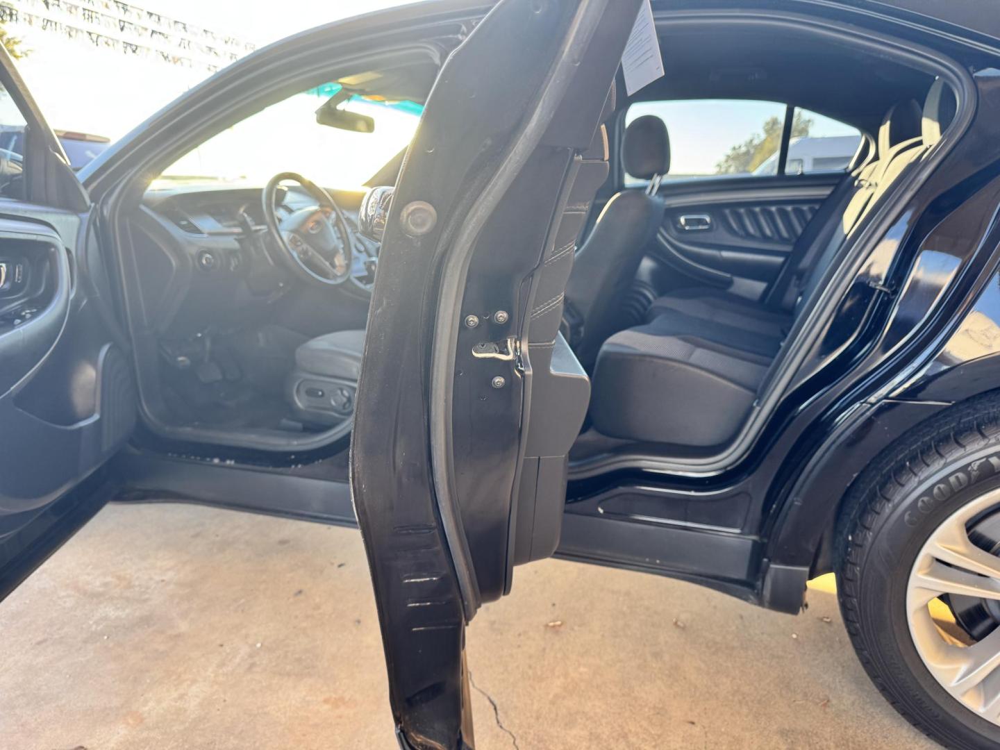 2018 BLACK Ford Taurus SEL FWD (1FAHP2E81JG) with an 3.5L V6 DOHC 24V engine, 6A transmission, located at 307 West Marshall Avenue, Longview, TX, 75601, (903) 753-3091, 32.500828, -94.742577 - Photo#5