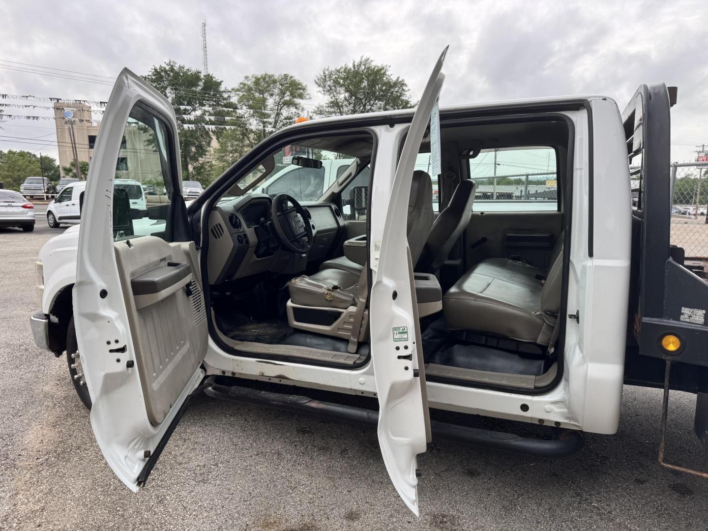 2008 White Ford F-350 SD Lariat Crew Cab DRW 2WD (1FDWW36Y28E) with an 6.8L V10 SOHC 30V engine, located at 307 West Marshall Avenue, Longview, TX, 75601, (903) 753-3091, 32.500828, -94.742577 - Photo#0