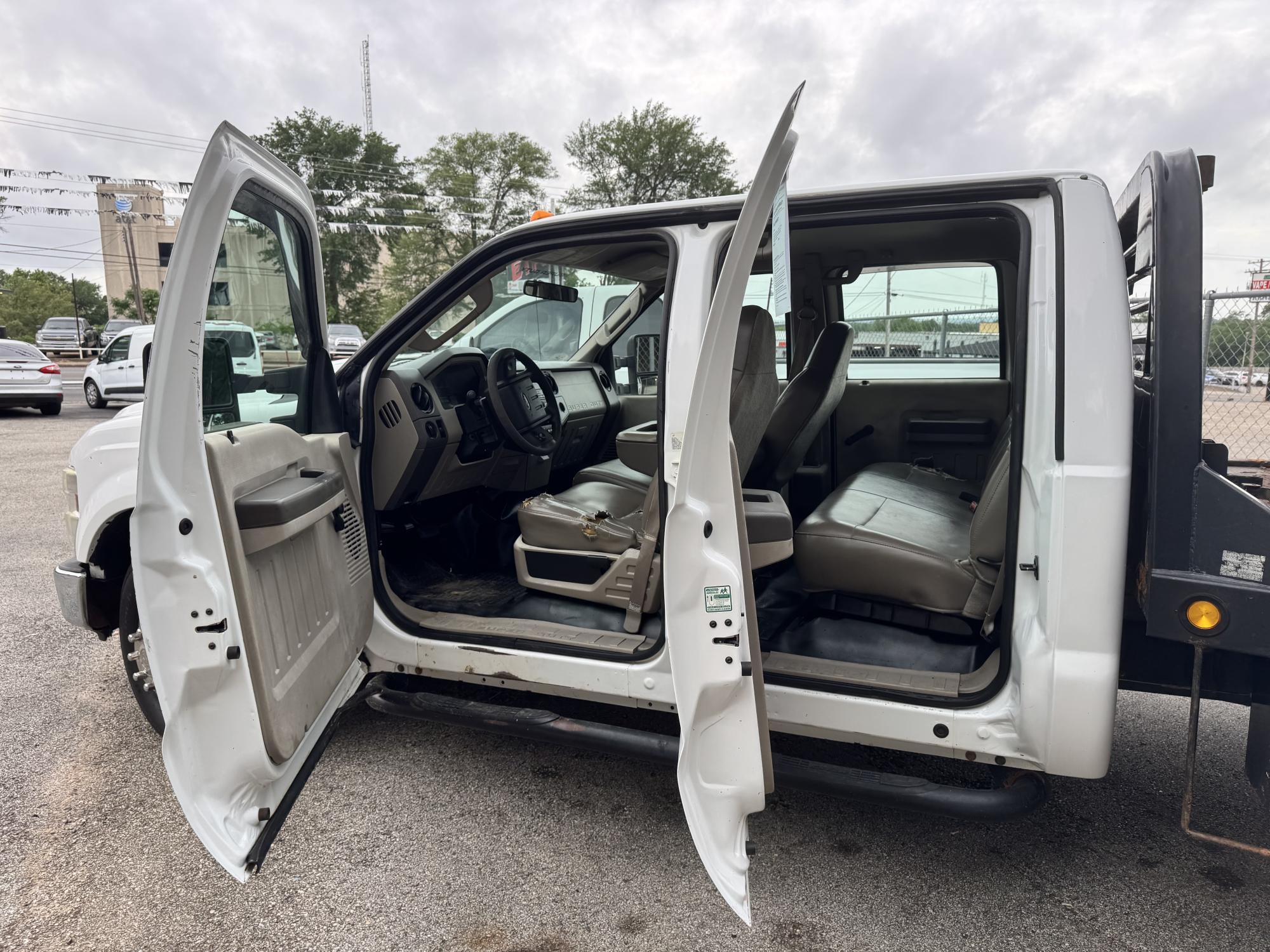 photo of 2008 Ford F-350 SD Lariat Crew Cab DRW 2WD