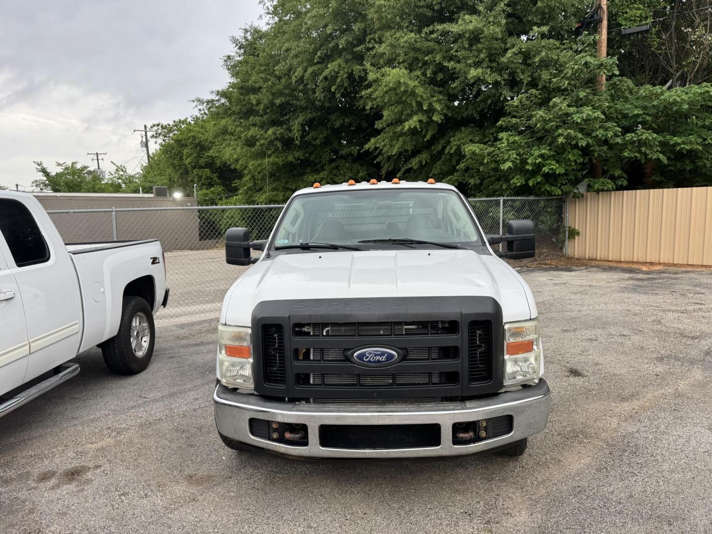 2008 White Ford F-350 SD Lariat Crew Cab DRW 2WD (1FDWW36Y28E) with an 6.8L V10 SOHC 30V engine, located at 307 West Marshall Avenue, Longview, TX, 75601, (903) 753-3091, 32.500828, -94.742577 - Photo#3