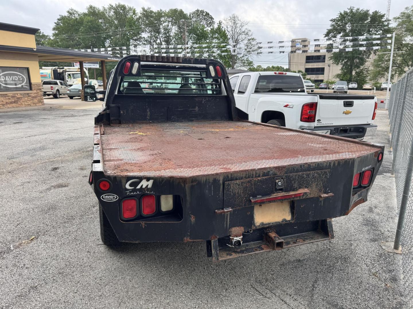 2008 White Ford F-350 SD Lariat Crew Cab DRW 2WD (1FDWW36Y28E) with an 6.8L V10 SOHC 30V engine, located at 307 West Marshall Avenue, Longview, TX, 75601, (903) 753-3091, 32.500828, -94.742577 - Photo#4