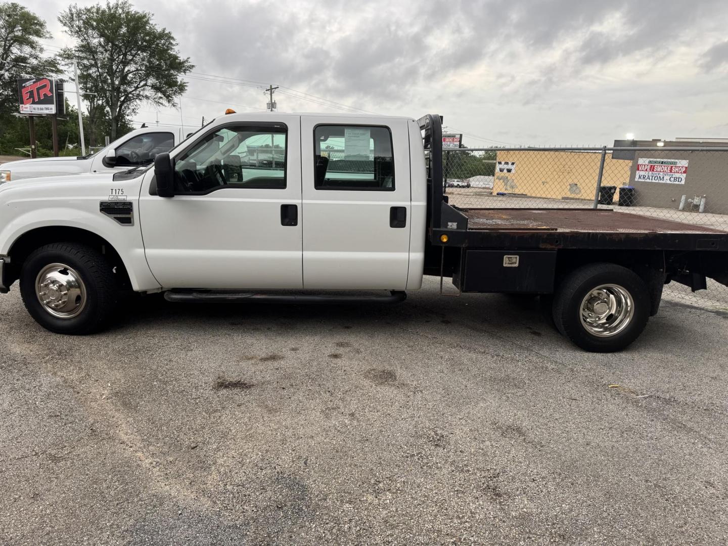 2008 White Ford F-350 SD Lariat Crew Cab DRW 2WD (1FDWW36Y28E) with an 6.8L V10 SOHC 30V engine, located at 307 West Marshall Avenue, Longview, TX, 75601, (903) 753-3091, 32.500828, -94.742577 - Photo#5