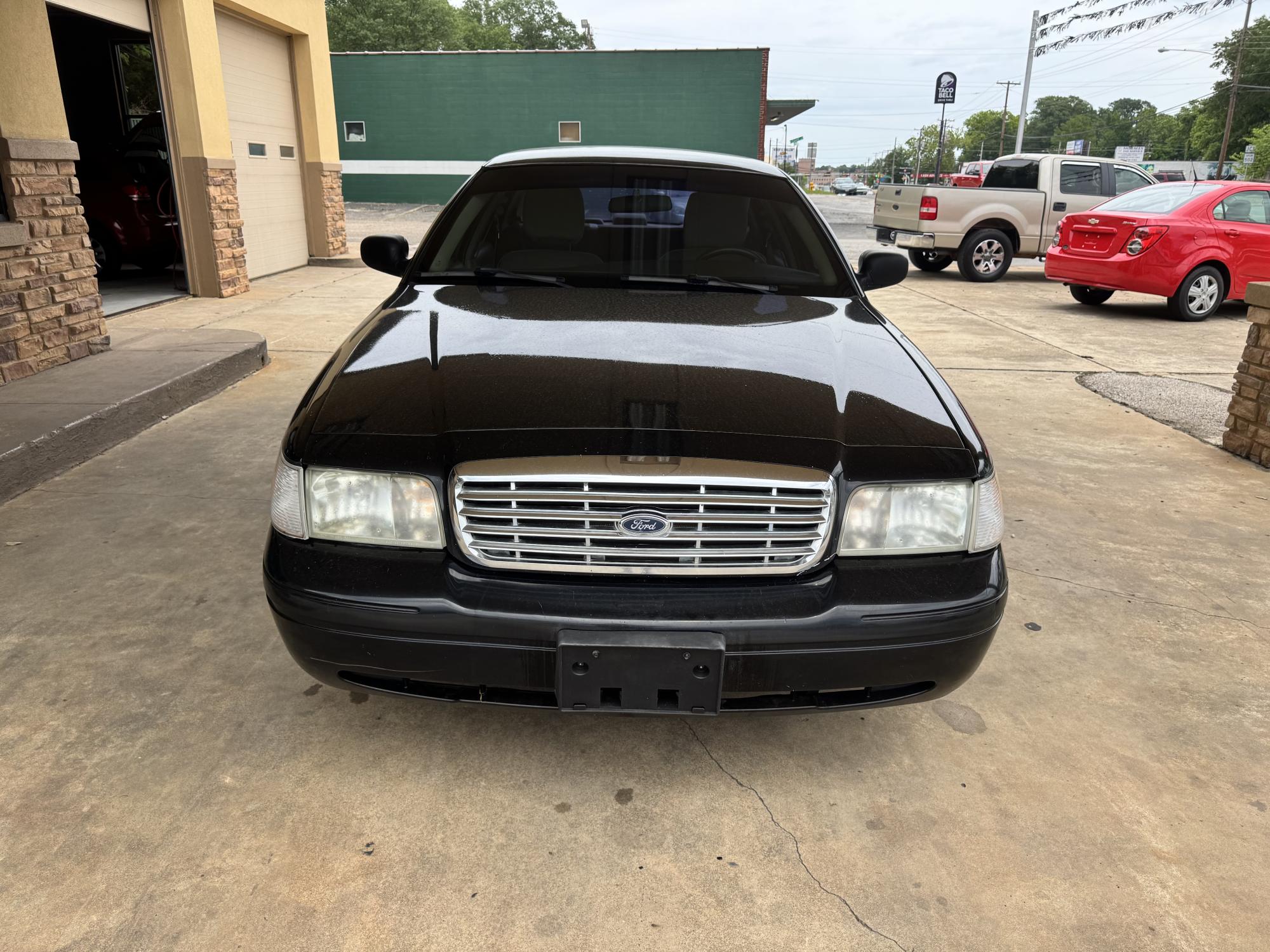 photo of 2011 Ford Crown Victoria Police Interceptor