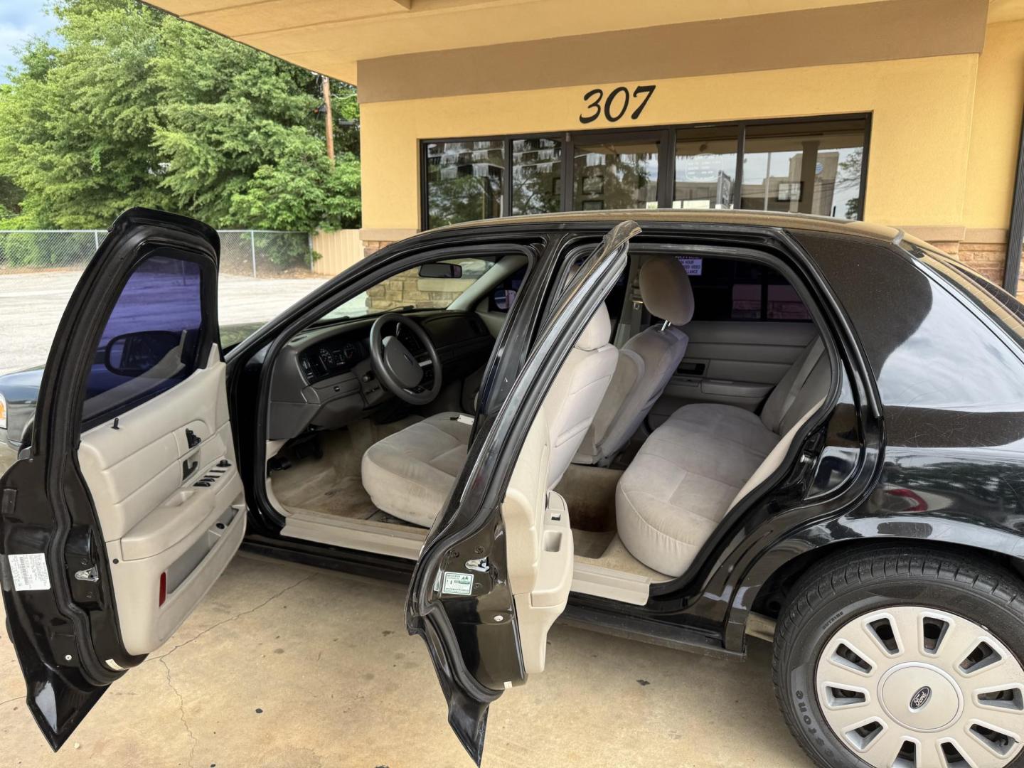 2011 BLACK Ford Crown Victoria Police Interceptor (2FABP7BV7BX) with an 4.6L V8 SOHC 16V FFV engine, 4-Speed Automatic transmission, located at 307 West Marshall Avenue, Longview, TX, 75601, (903) 753-3091, 32.500828, -94.742577 - Photo#4