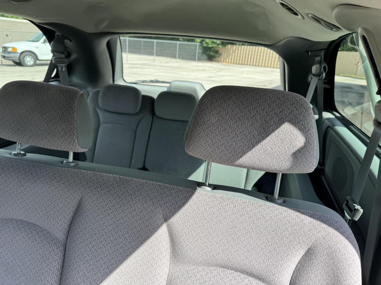 2006 WHITE Dodge Grand Caravan SE (1D4GP24E16B) with an 3.3L V6 OHV 12V FFV engine, 4-Speed Automatic Overdrive transmission, located at 307 West Marshall Avenue, Longview, TX, 75601, (903) 753-3091, 32.500828, -94.742577 - Photo#6