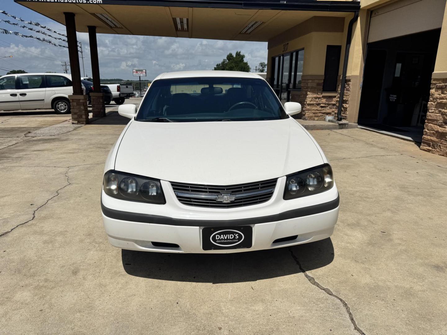 2005 WHITE Chevrolet Impala Base (2G1WF52E259) with an 3.4L V6 OHV 12V engine, 4-Speed Automatic Overdrive transmission, located at 307 West Marshall Avenue, Longview, TX, 75601, (903) 753-3091, 32.500828, -94.742577 - Photo#0