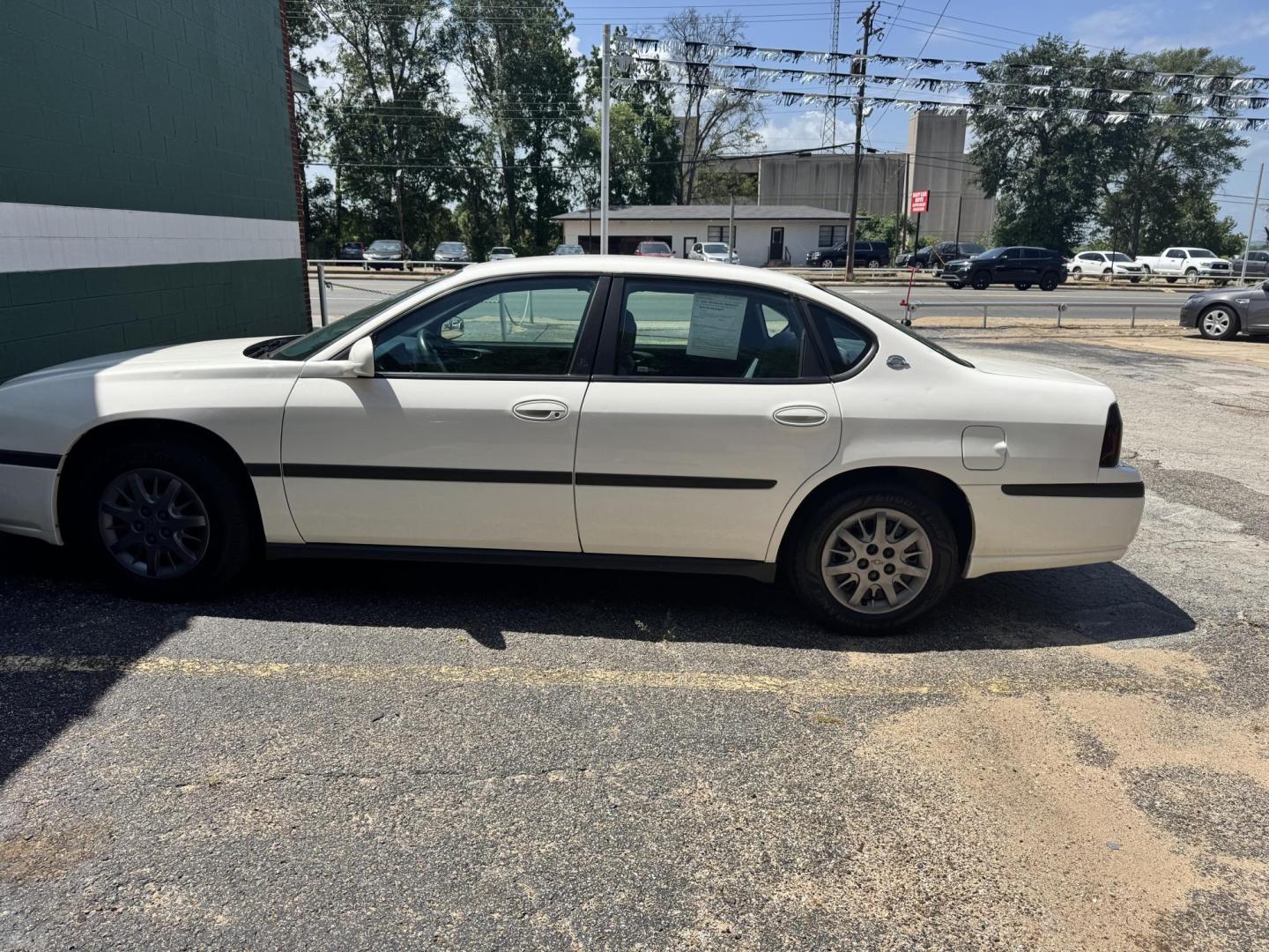 2005 WHITE Chevrolet Impala Base (2G1WF52E259) with an 3.4L V6 OHV 12V engine, 4-Speed Automatic Overdrive transmission, located at 307 West Marshall Avenue, Longview, TX, 75601, (903) 753-3091, 32.500828, -94.742577 - Photo#1