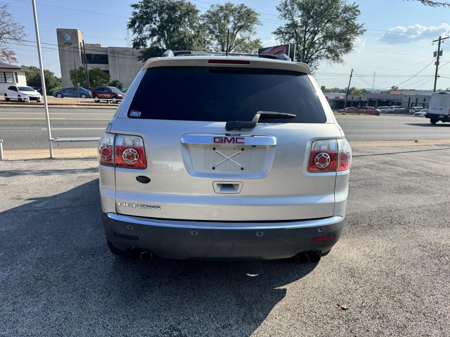 2012 SILVER GMC Acadia SLE-2 FWD (1GKKRPED6CJ) with an 3.6L V6 DOHC 24V engine, 6-Speed Automatic transmission, located at 307 West Marshall Avenue, Longview, TX, 75601, (903) 753-3091, 32.500828, -94.742577 - Photo#3