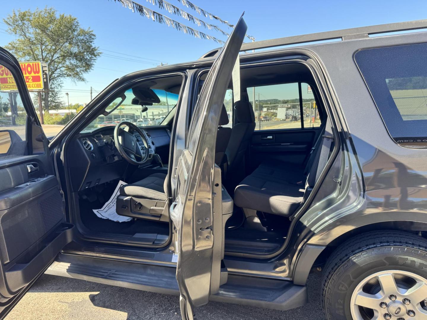 2007 Ford Expedition XLT 2WD (1FMFU15567L) with an 5.4L V8 SOHC 16V engine, 6-Speed Automatic Overdrive transmission, located at 307 West Marshall Avenue, Longview, TX, 75601, (903) 753-3091, 32.500828, -94.742577 - Photo#5