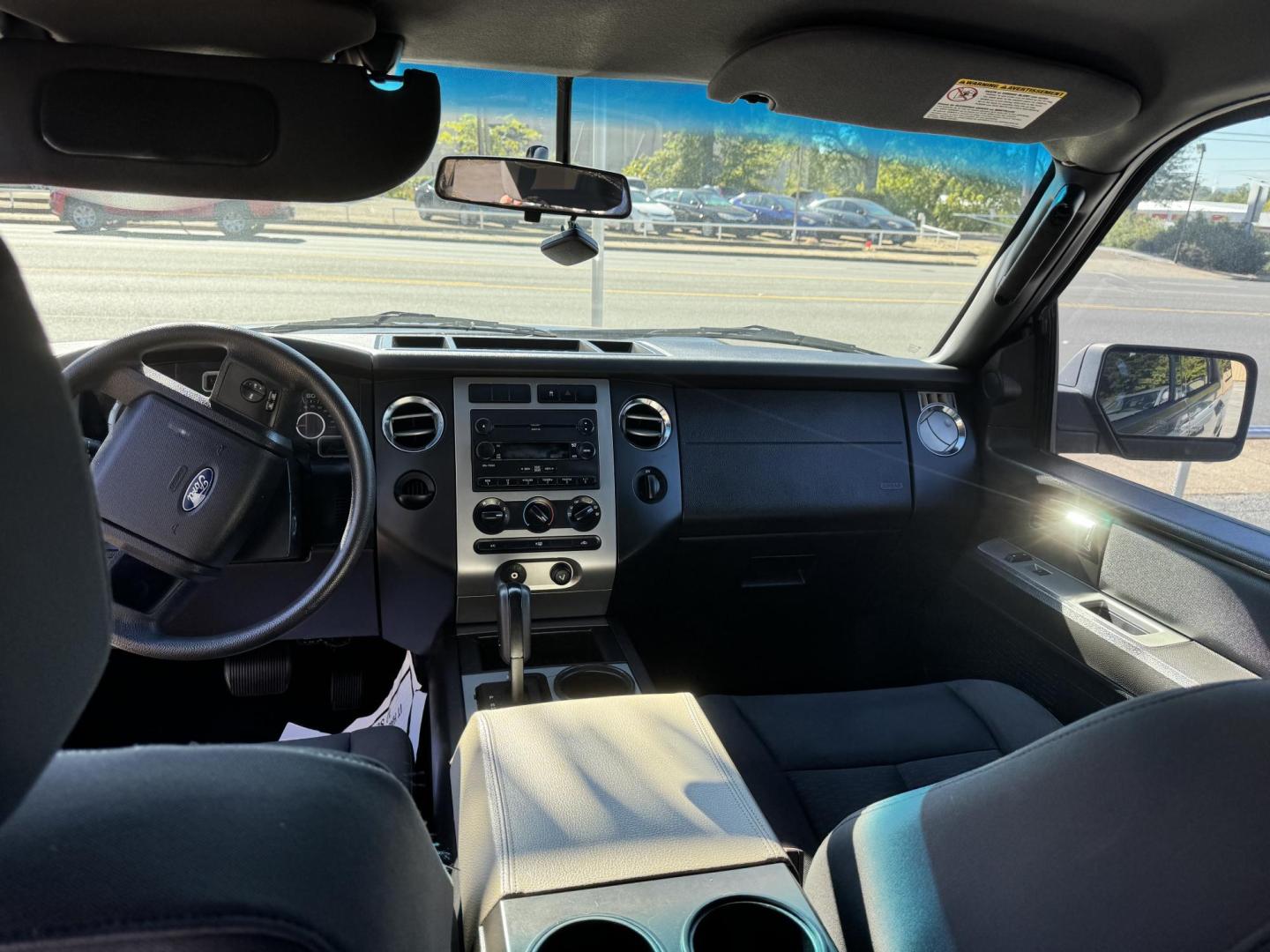 2007 Ford Expedition XLT 2WD (1FMFU15567L) with an 5.4L V8 SOHC 16V engine, 6-Speed Automatic Overdrive transmission, located at 307 West Marshall Avenue, Longview, TX, 75601, (903) 753-3091, 32.500828, -94.742577 - Photo#4