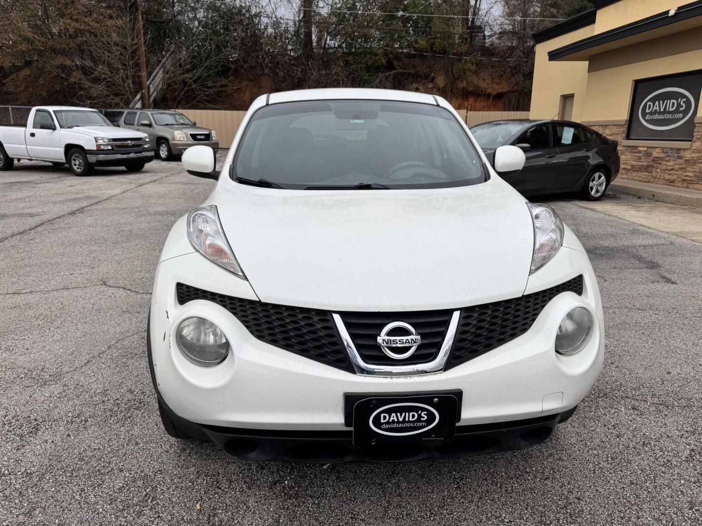 2013 WHITE Nissan Juke S FWD (JN8AF5MR5DT) with an 1.6L L4 DOHC 16V engine, Continuously Variable Transmission transmission, located at 307 West Marshall Avenue, Longview, TX, 75601, (903) 753-3091, 32.500828, -94.742577 - Photo#0