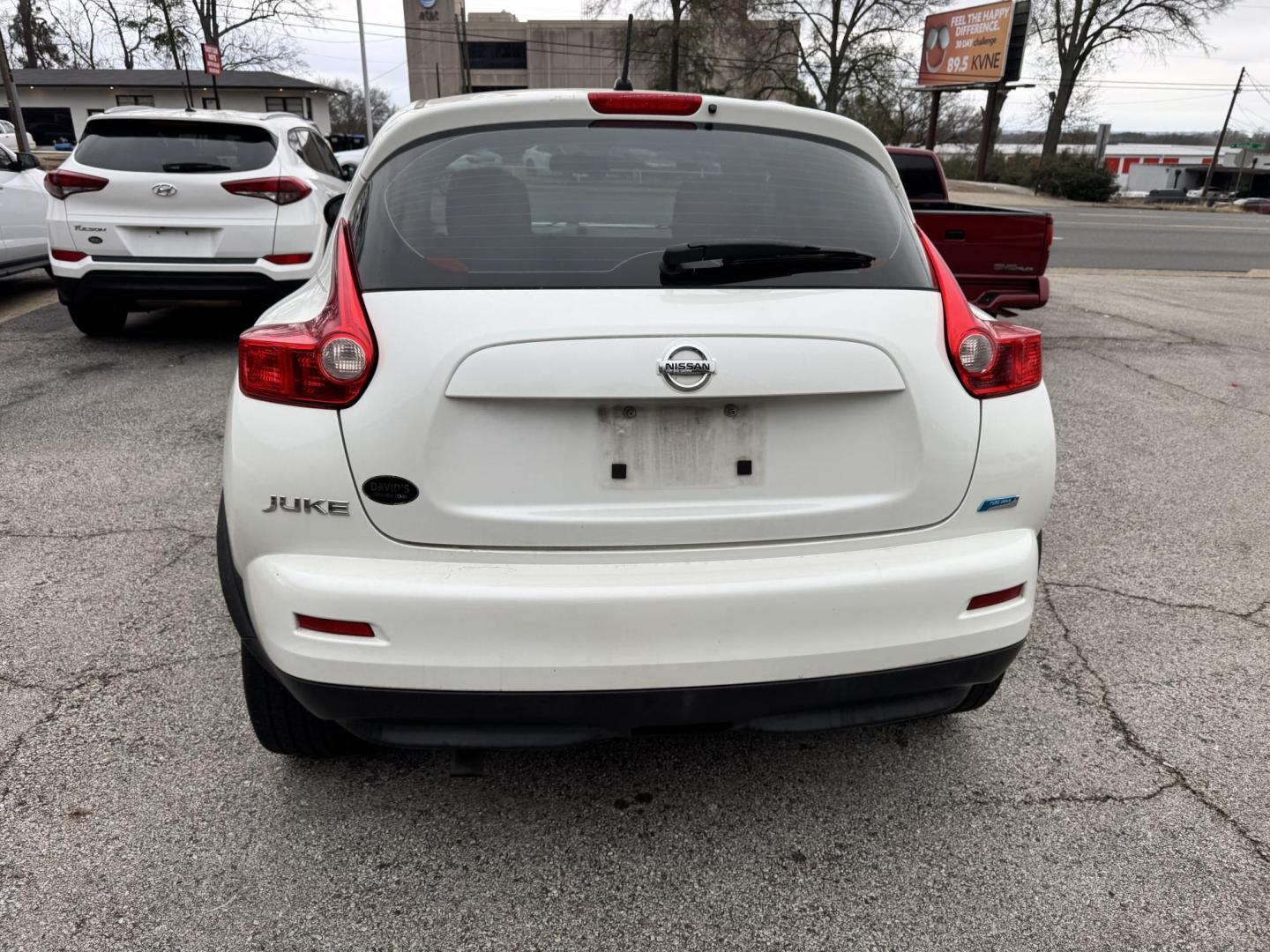 2013 WHITE Nissan Juke S FWD (JN8AF5MR5DT) with an 1.6L L4 DOHC 16V engine, Continuously Variable Transmission transmission, located at 307 West Marshall Avenue, Longview, TX, 75601, (903) 753-3091, 32.500828, -94.742577 - Photo#3