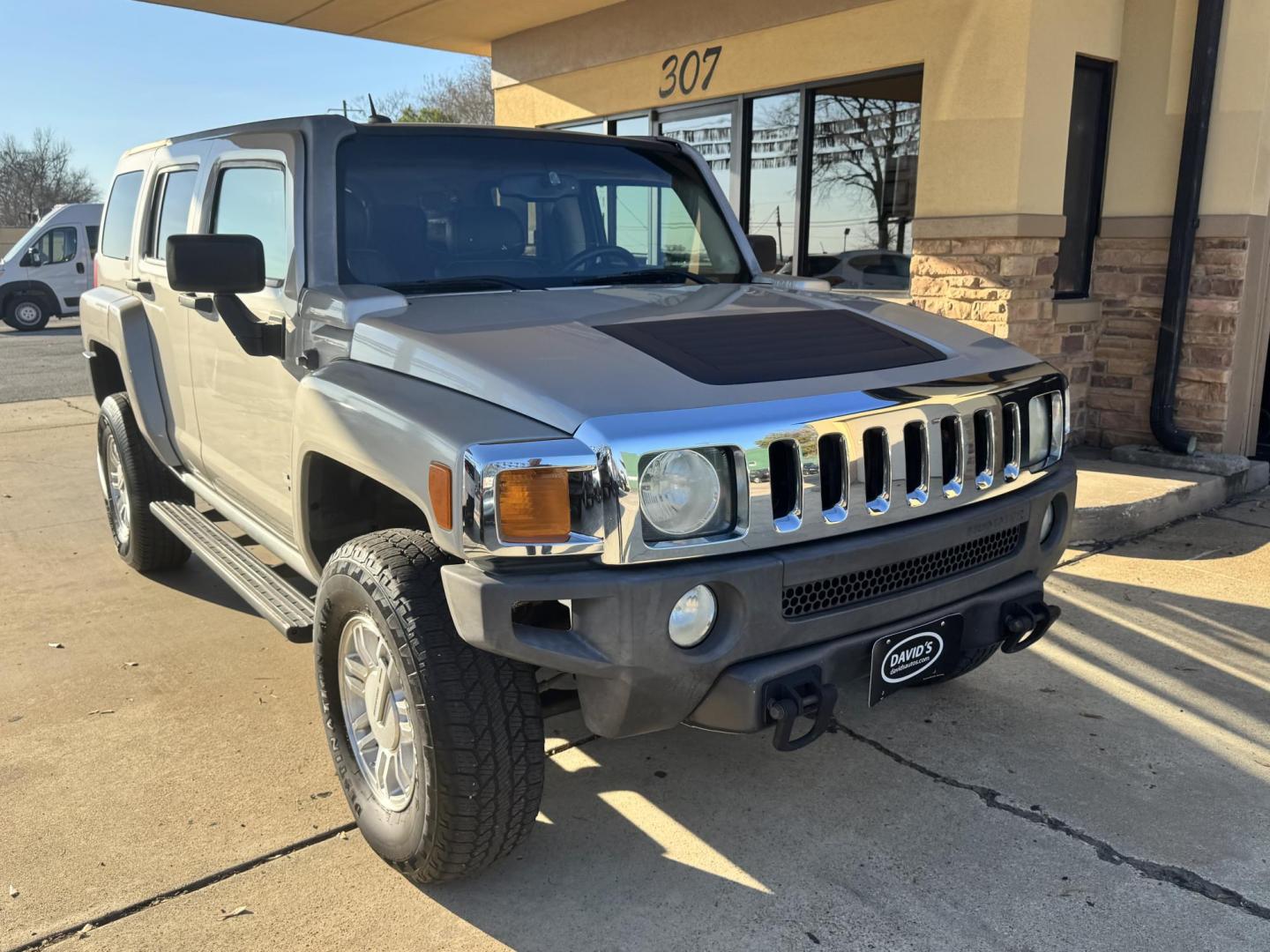 2006 GRAY Hummer H3 Sport Utility (5GTDN136668) with an 3.5L L5 DOHC 20V engine, located at 307 West Marshall Avenue, Longview, TX, 75601, (903) 753-3091, 32.500828, -94.742577 - Photo#1