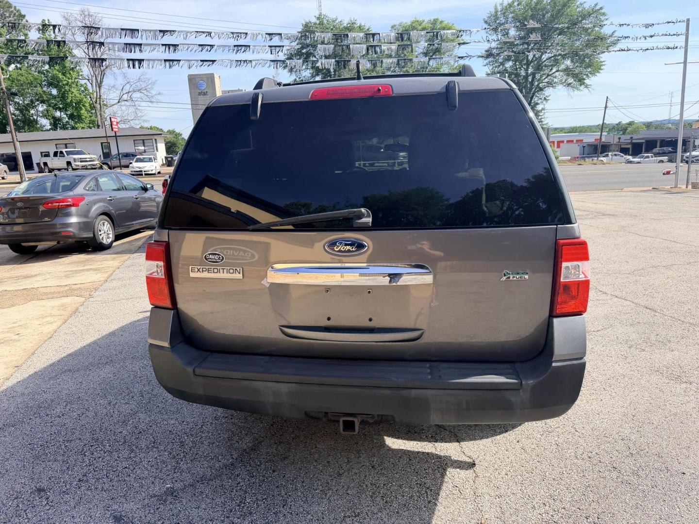 2014 GRAY Ford Expedition XL 2WD (1FMJU1F51EE) with an 5.4L V8 SOHC 16V FFV engine, 6-Speed Automatic transmission, located at 307 West Marshall Avenue, Longview, TX, 75601, (903) 753-3091, 32.500828, -94.742577 - Photo#3