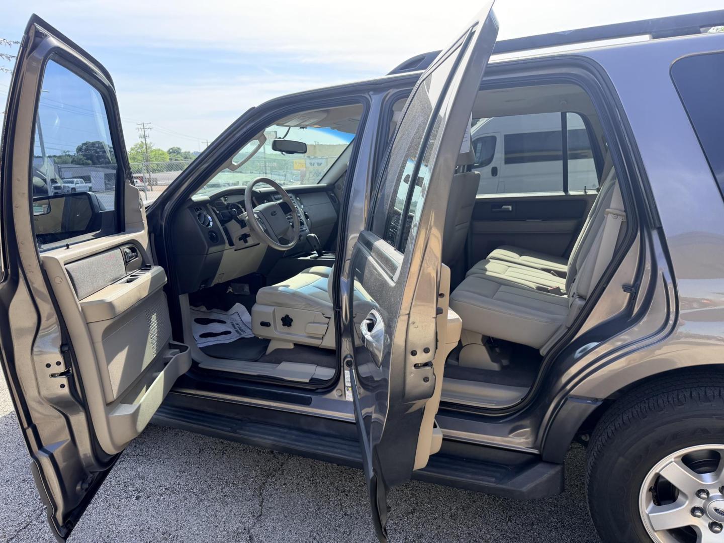 2014 GRAY Ford Expedition XL 2WD (1FMJU1F51EE) with an 5.4L V8 SOHC 16V FFV engine, 6-Speed Automatic transmission, located at 307 West Marshall Avenue, Longview, TX, 75601, (903) 753-3091, 32.500828, -94.742577 - Photo#7