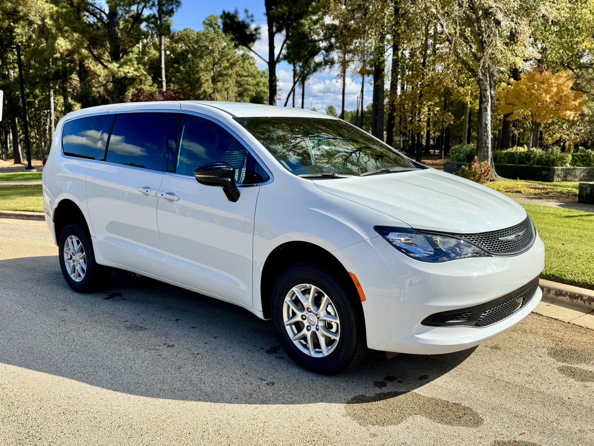 photo of 2025 Chrysler Voyager LX