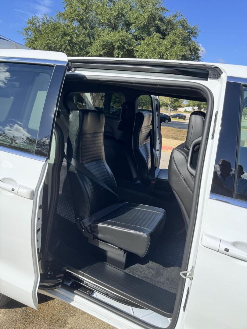 2025 WHITE /BLACK Chrysler Voyager LX (2C4RC1CG1SR) with an 3.6L V6 DOHC 24V engine, 9A transmission, located at 307 West Marshall Avenue, Longview, TX, 75601, (903) 753-3091, 32.500828, -94.742577 - FR CONVERSION REAR ENTRY HANDICAP MINIVAN WITH 1000# RAMP - Photo#6