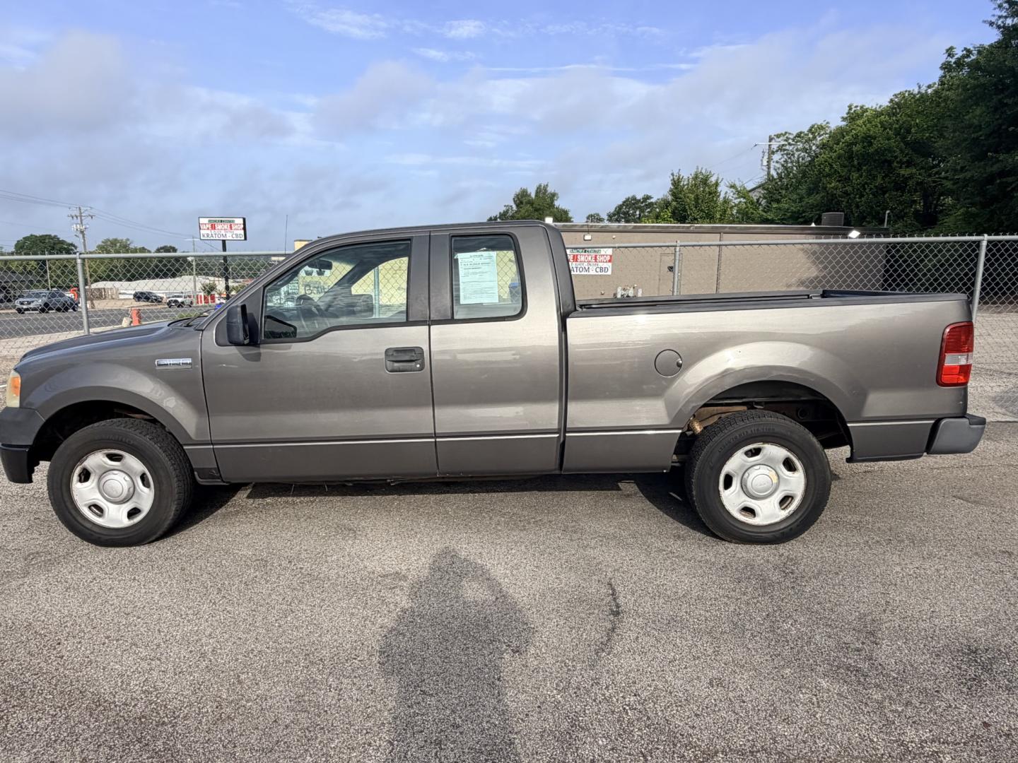 2008 GRAY Ford F-150 Lariat SuperCab 2WD (1FTRX12W18F) with an 4.6L V8 SOHC 16V engine, 4A OD transmission, located at 307 West Marshall Avenue, Longview, TX, 75601, (903) 753-3091, 32.500828, -94.742577- Photo#1