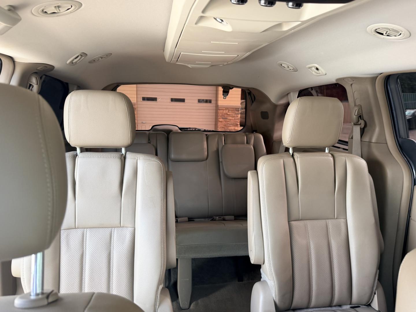 2014 GRAY Chrysler Town & Country Touring-L (2C4RC1CG4ER) with an 3.6L V6 DOHC 24V engine, 6-Speed Automatic transmission, located at 307 West Marshall Avenue, Longview, TX, 75601, (903) 753-3091, 32.500828, -94.742577- Photo#1
