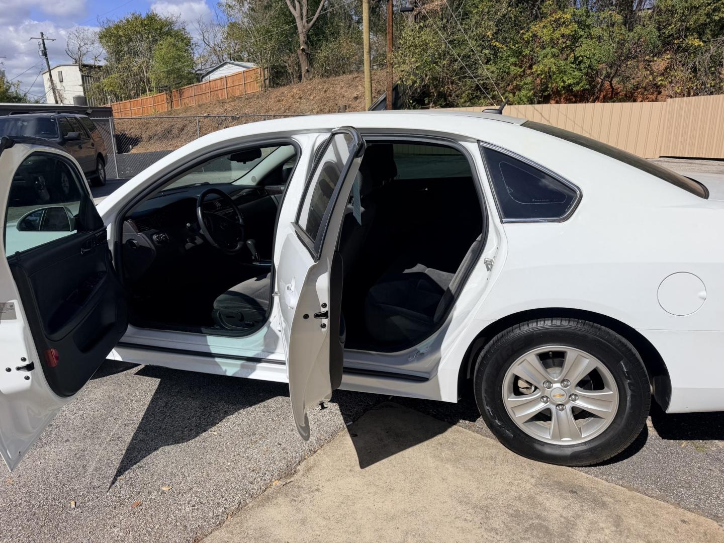 2014 WHITE Chevrolet Impala LS (2G1WA5E39E1) with an 3.6L V6 DOHC 16V FFV engine, 6-Speed Automatic transmission, located at 307 West Marshall Avenue, Longview, TX, 75601, (903) 753-3091, 32.500828, -94.742577- Photo#5
