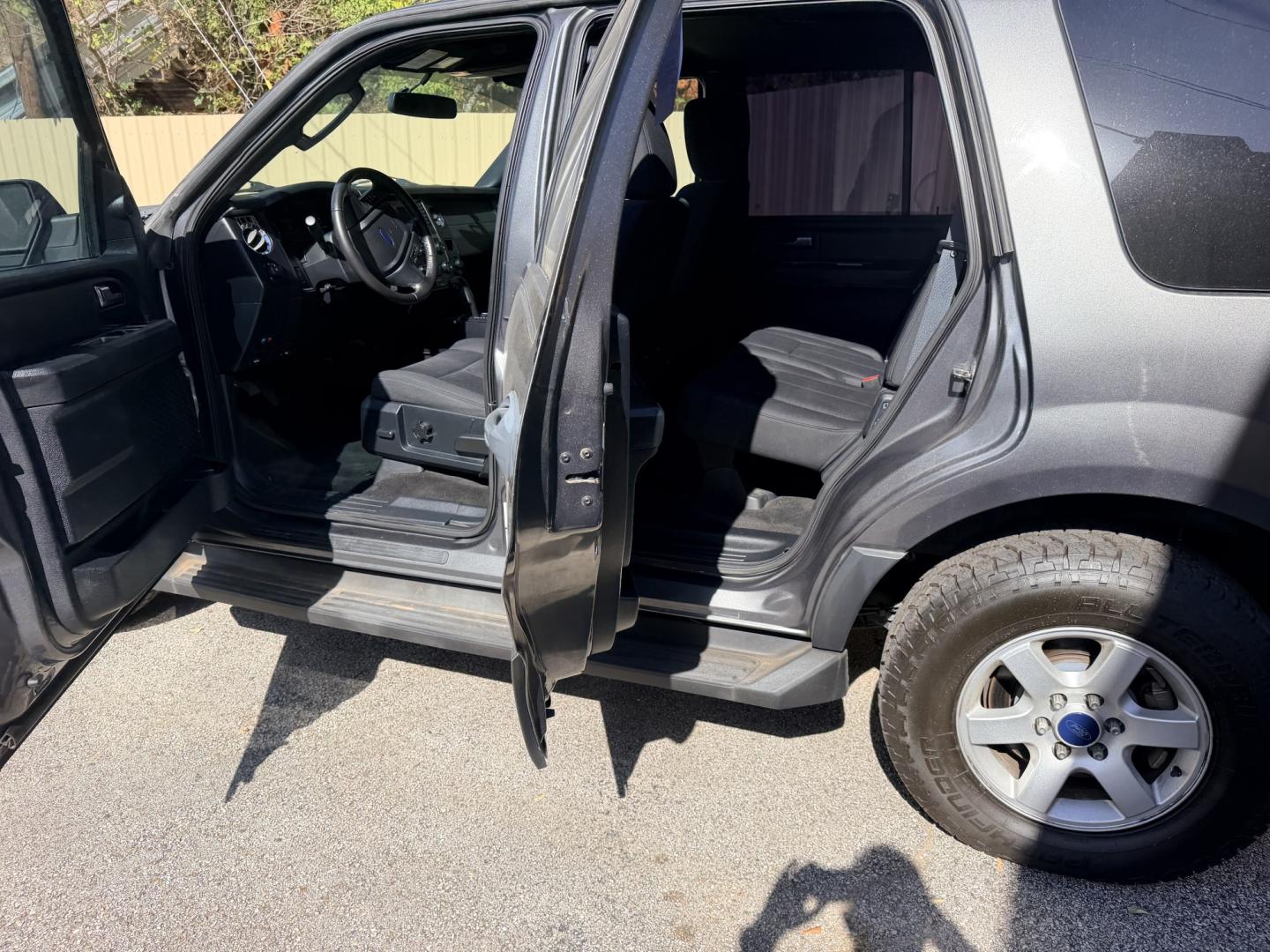 2015 GRAY Ford Expedition XL 2WD (1FMJU1FT3FE) with an 3.5L V6 DOHC 24V FFV engine, 6A transmission, located at 307 West Marshall Avenue, Longview, TX, 75601, (903) 753-3091, 32.500828, -94.742577- Photo#6