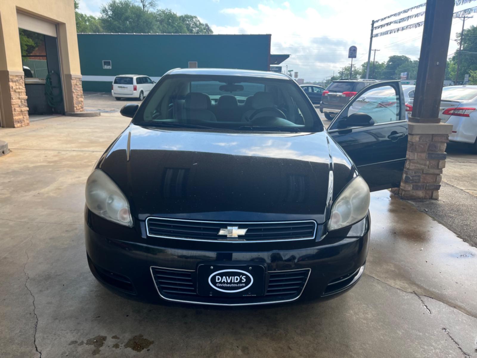 2006 BLACK Chevrolet Impala LS (2G1WB58K469) with an 3.5L V6 OHV 16V FFV engine, 4-Speed Automatic Overdrive transmission, located at 307 West Marshall Avenue, Longview, TX, 75601, (903) 753-3091, 32.500828, -94.742577 - Photo #2
