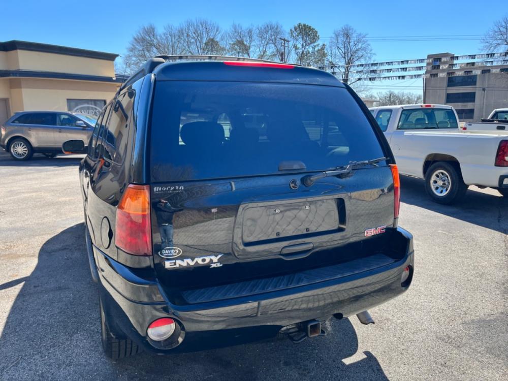 2003 GMC Envoy XL SLE 2WD (1GKES16PX36) with an 5.3L V8 OHV 16V engine, 4-Speed Automatic Overdrive transmission, located at 307 West Marshall Avenue, Longview, TX, 75601, (903) 753-3091, 32.500828, -94.742577 - Photo #6